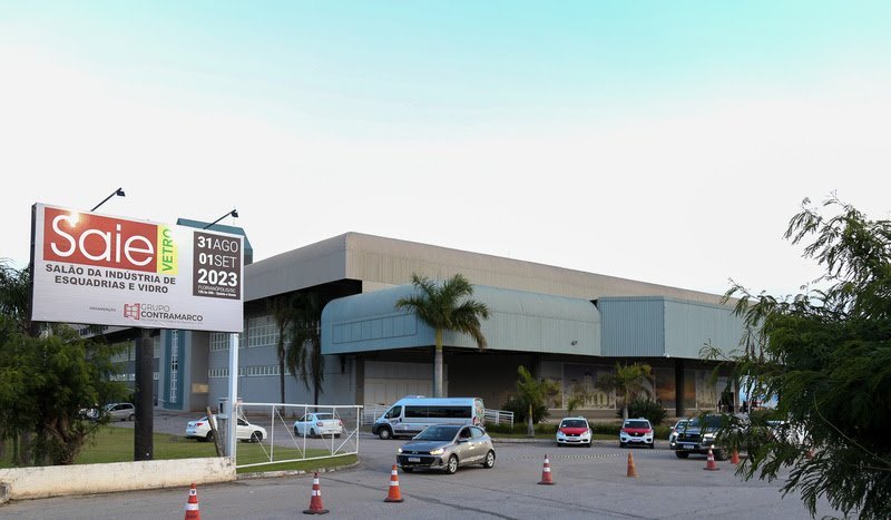SAIE VETRO 2025 anuncia programação com palestras e encontros técnicos para profissionais do setor de portas, janelas e vidros em Florianópolis 