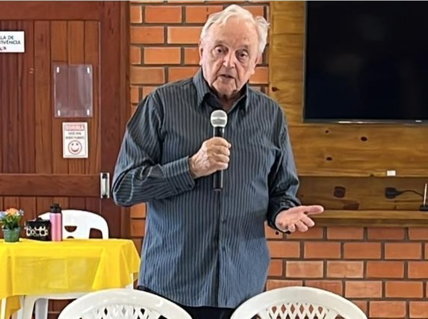 Escritor de 83 anos lança novo livro sobre os desafios da aposentadoria