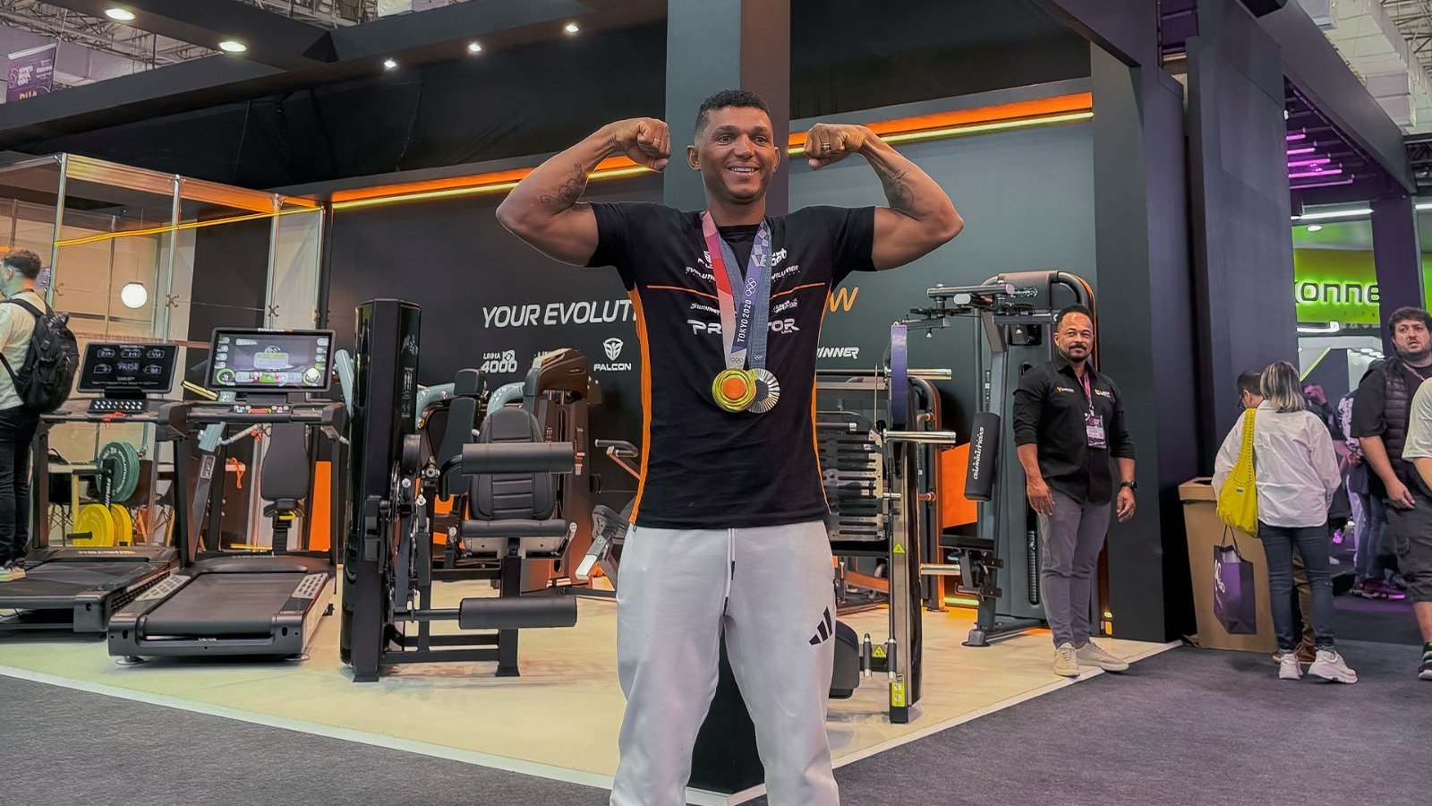 Medalhista olímpico Isaquias Queiroz estará em Joinville para inauguração de showroom fitness