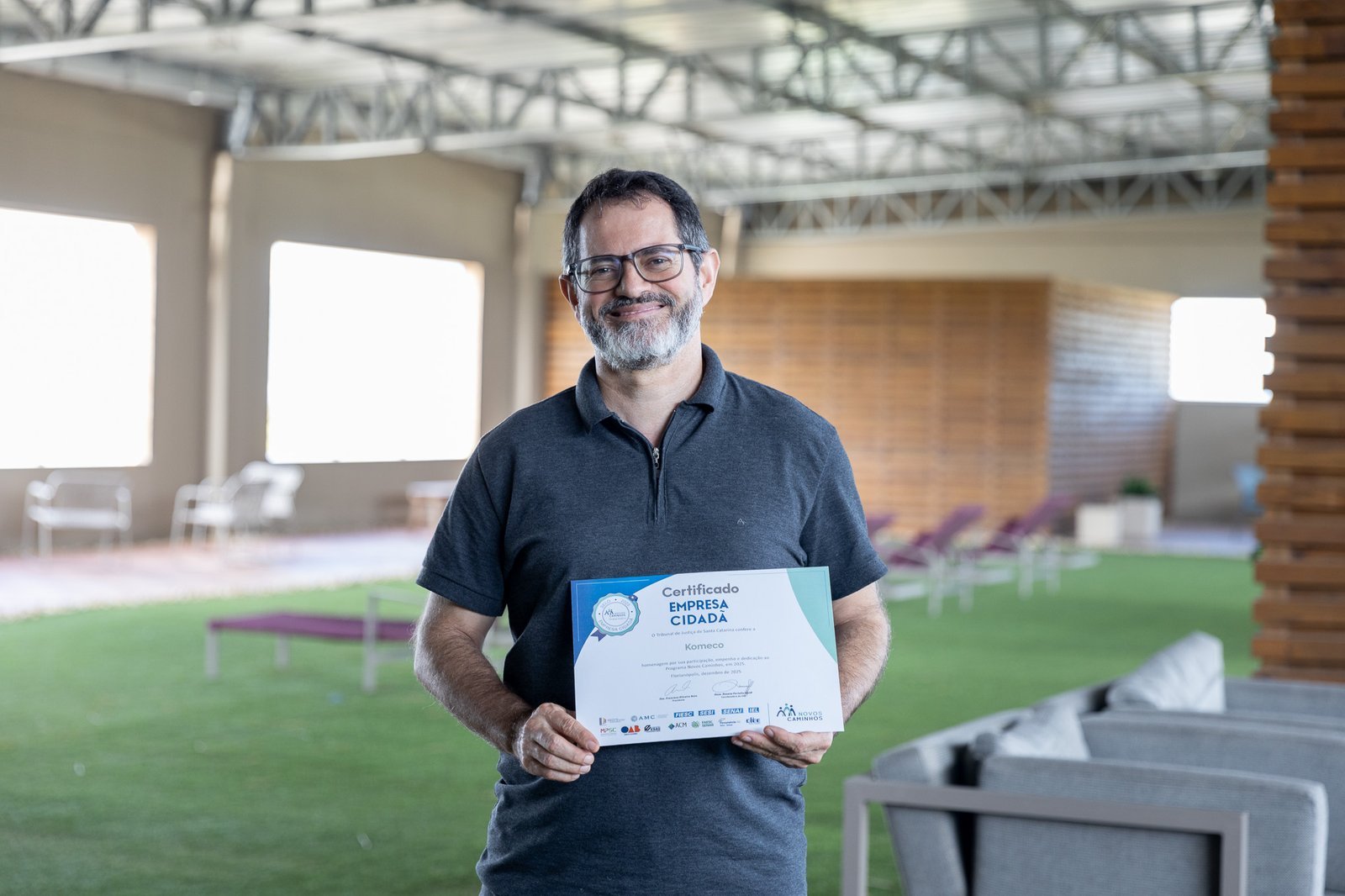 Komeco é certificada pelo TJSC por atuação na formação de jovens em situação de acolhimento