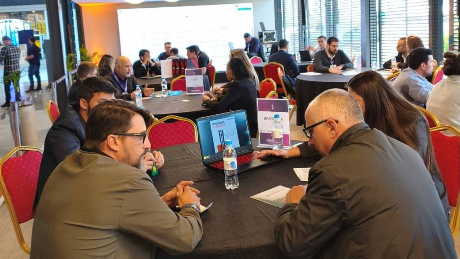 Sul do Brasil vira polo de atração para grandes contratos industriais e de logística com rodada de negócios em SC