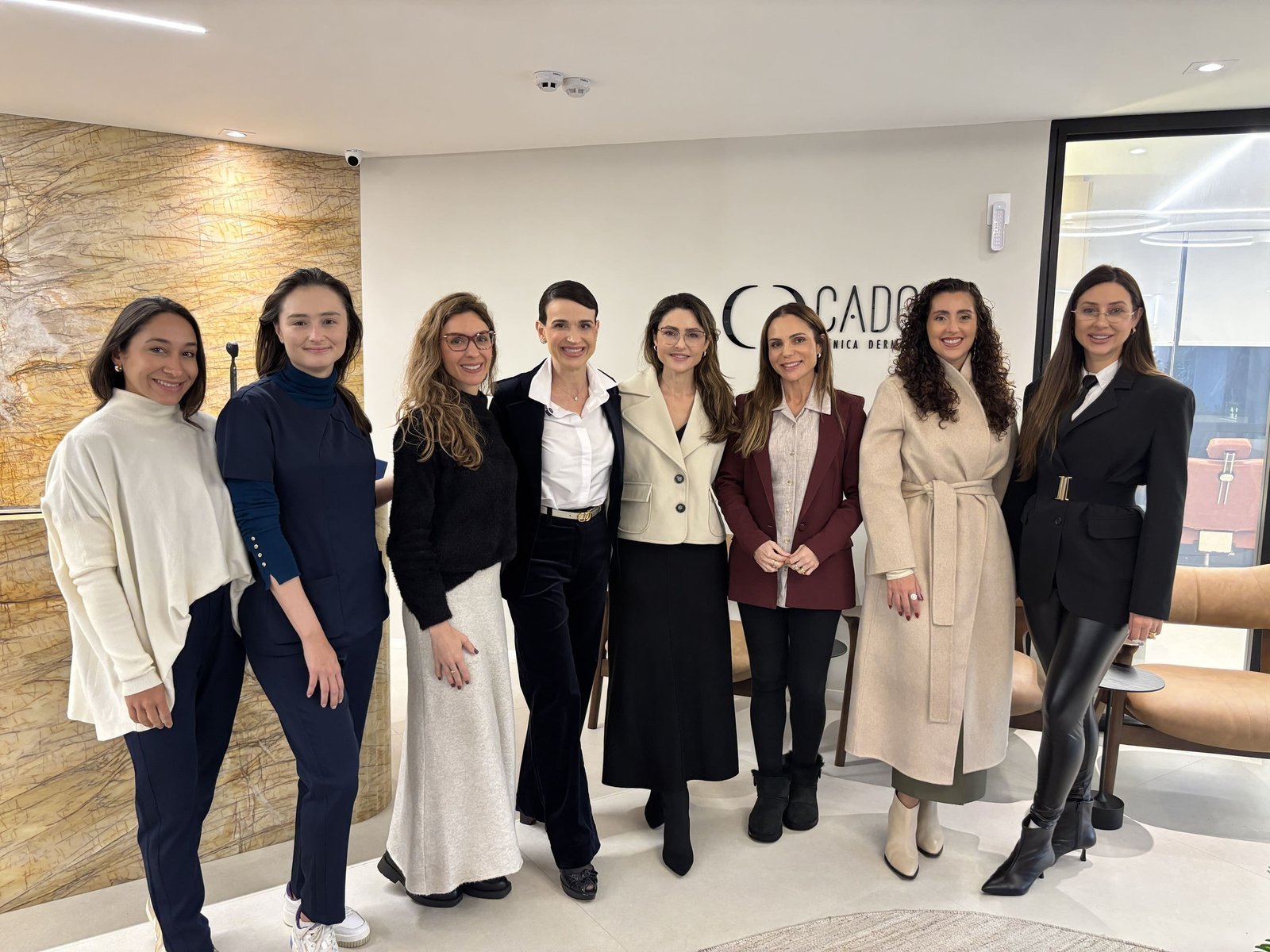 Dermatologista de Florianópolis reúne médicos de diferentes estados em imersão sobre terapias regenerativas capilares